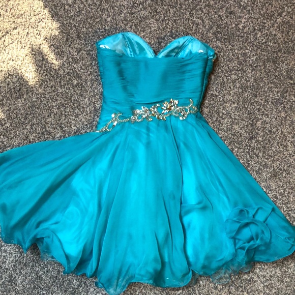 Short homecoming dress - Picture 3 of 6
